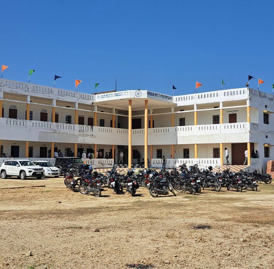 Pt. Ram Murti Pandey ITI main building, Sadaha Patti Pratapgarh